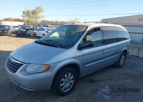 2005 Chrysler Town & Country Touring из США, поврежденный, VIN 2C4GP54L35R376877